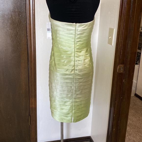 Carmen Marc Valvo NWT celery green bandage dress - Picture 3 of 10
